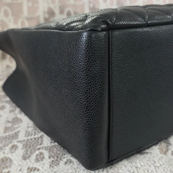 Chanel Black Quilted Shoulder Bag - Picture 6 of 14